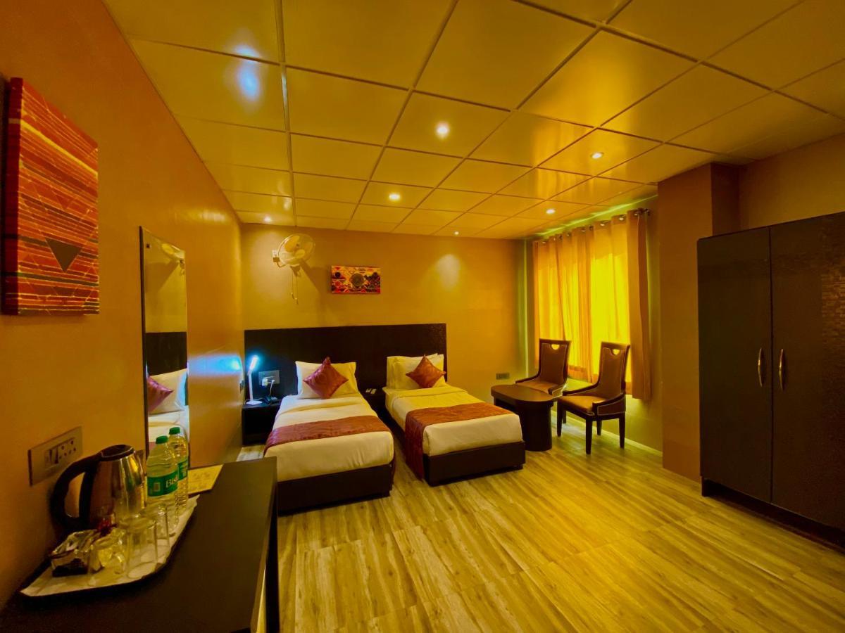 Ace Prime Hotel Грейтър Нойда Екстериор снимка