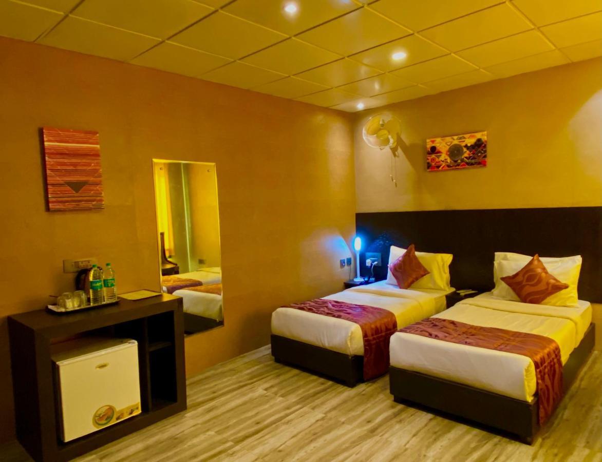 Ace Prime Hotel Грейтър Нойда Екстериор снимка