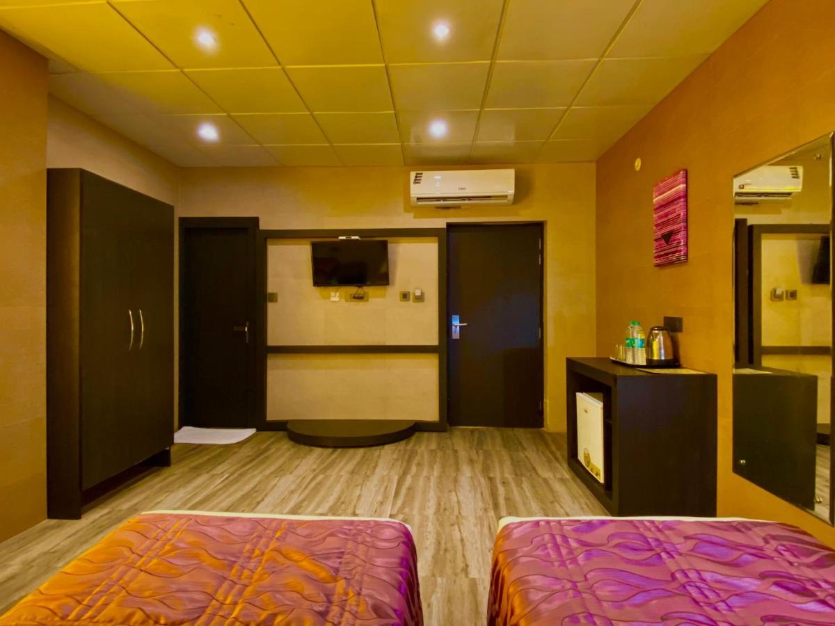 Ace Prime Hotel Грейтър Нойда Екстериор снимка