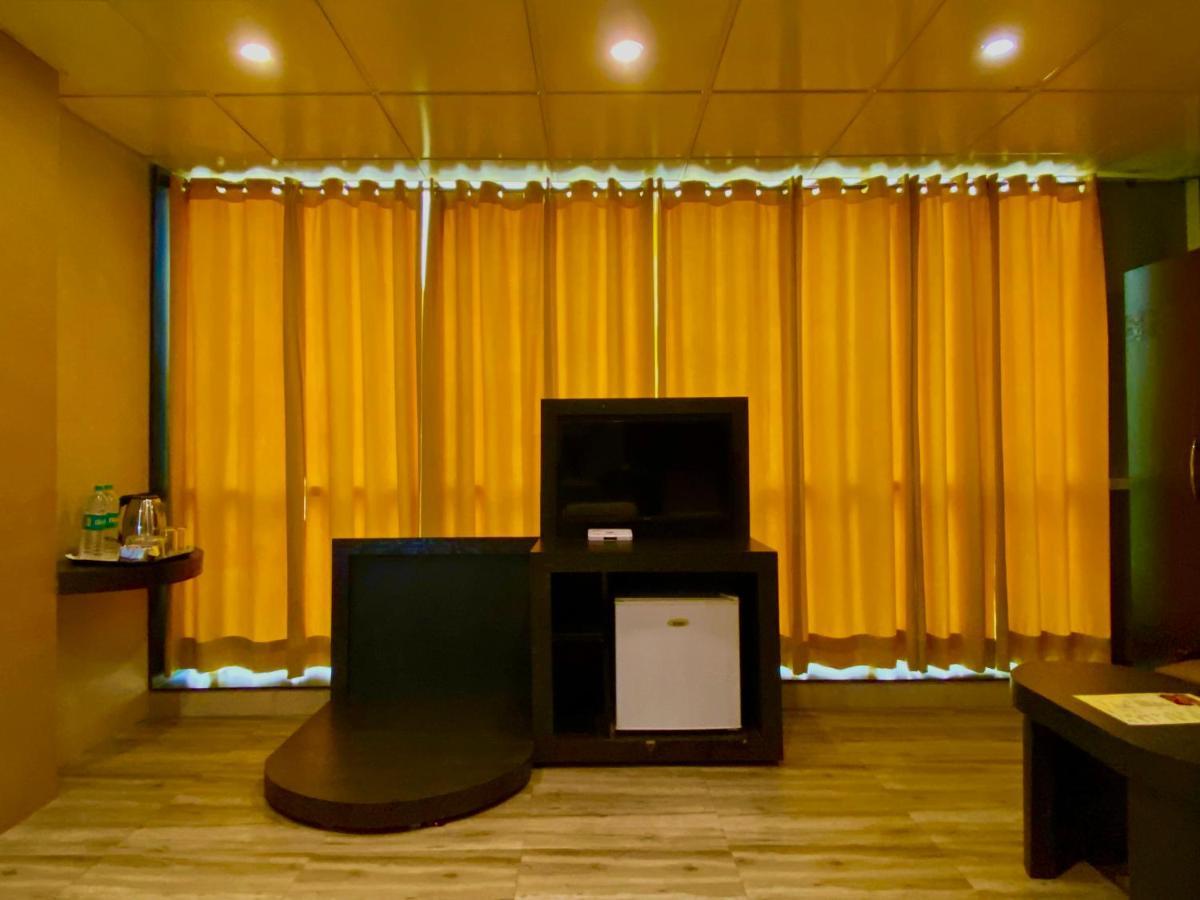 Ace Prime Hotel Грейтър Нойда Екстериор снимка