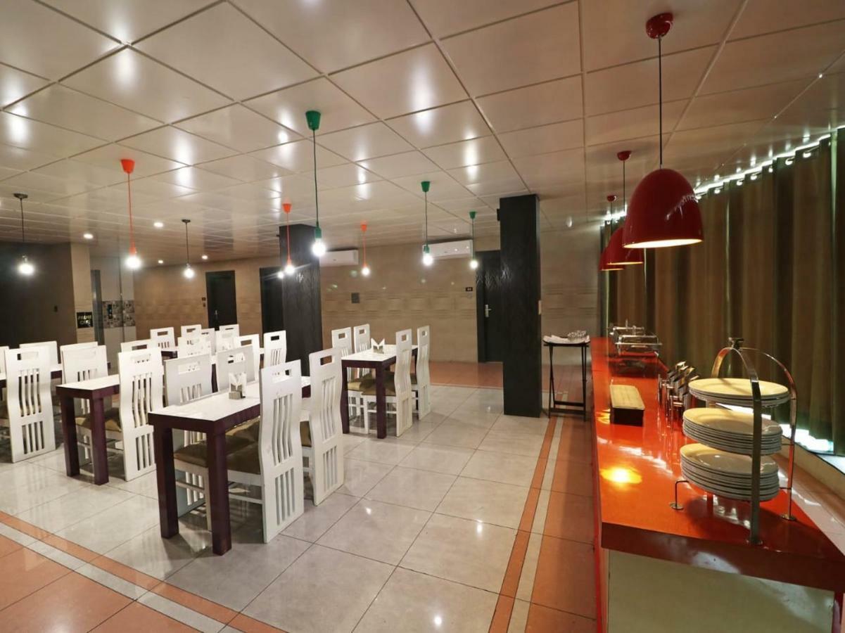 Ace Prime Hotel Грейтър Нойда Екстериор снимка